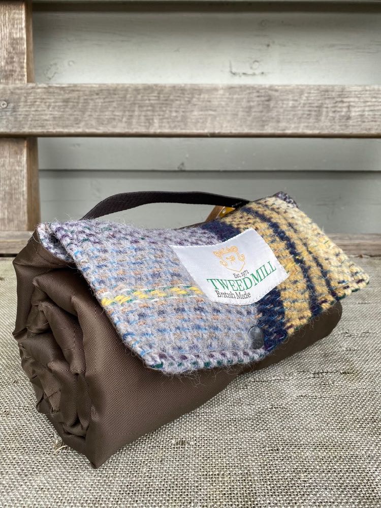Tweedmill walker companion random recycled rug roll – Starlings